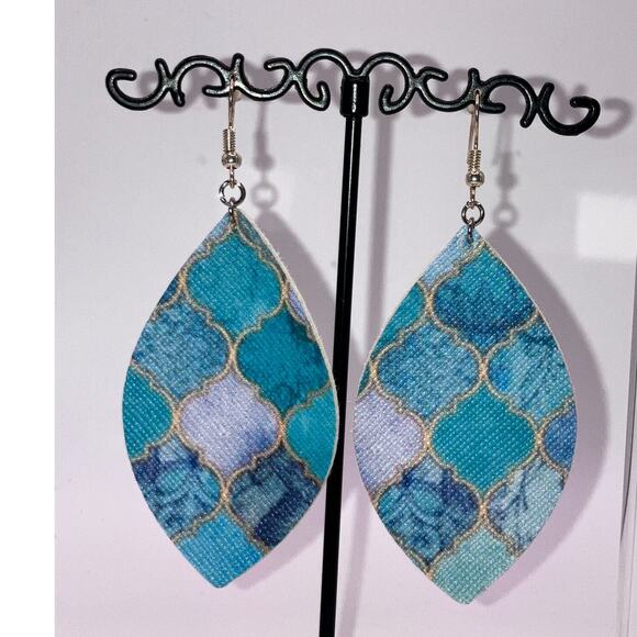 NWT! Two Park Street Designs Dangle Earrings! - Picture 3 of 14